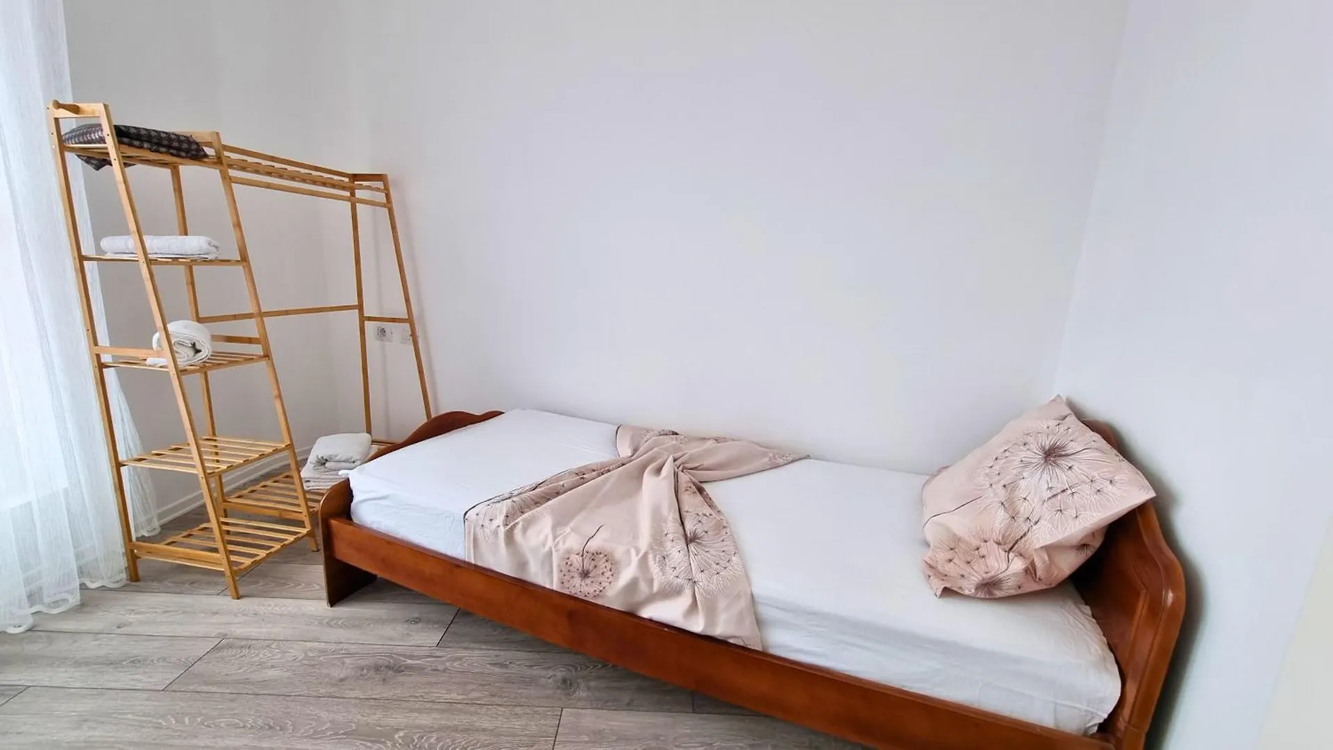Cozy 2Br Condo Free Parking-Wifi-Ac-Dryer Tirana 0*,